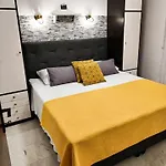 Beachfront Nikol Apartment Zaboric