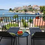 Beachfront Nikol Apartment