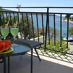 Apartment Beachfront Nikol