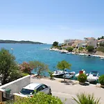 Apartment Beachfront Nikol *