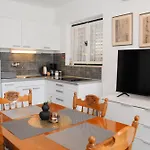 Beachfront Nikol Apartment Zaboric