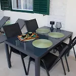 Apartment Beachfront Nikol Zaboric