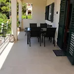 Apartment Beachfront Nikol
