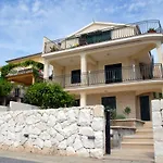Beachfront Nikol Apartment *