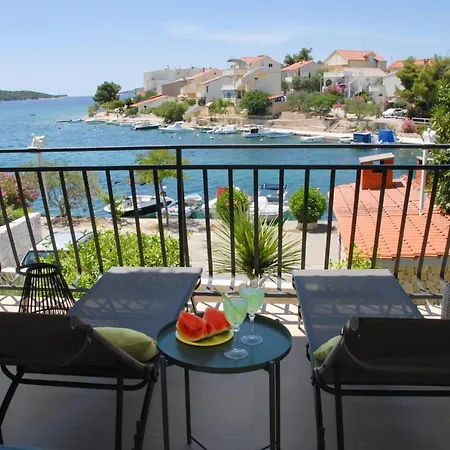 Beachfront Nikol Apartamento