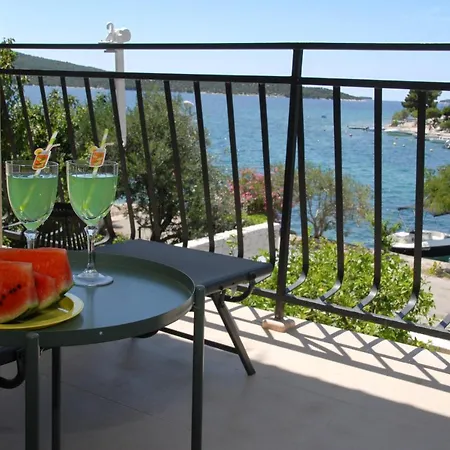 Apartamento Beachfront Nikol
