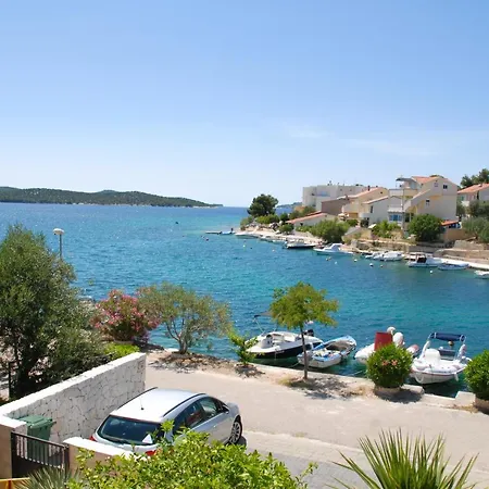Apartamento Beachfront Nikol *