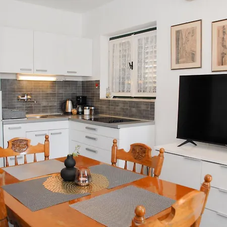 Beachfront Nikol Apartamento Zaboric