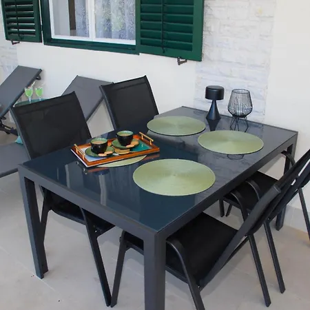 Apartamento Beachfront Nikol Zaboric