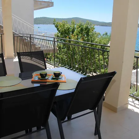 Apartamento Beachfront Nikol Zaboric