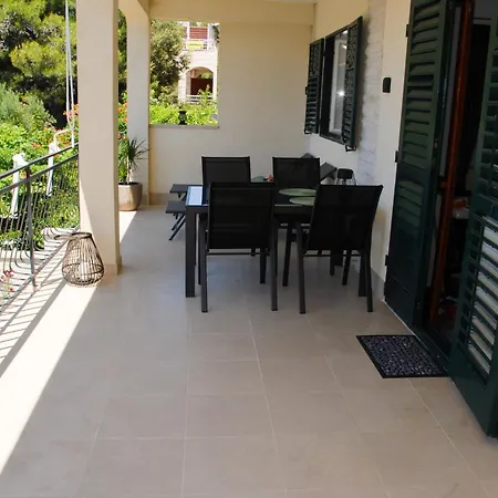 Apartamento Beachfront Nikol