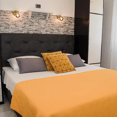 Beachfront Nikol Zaboric