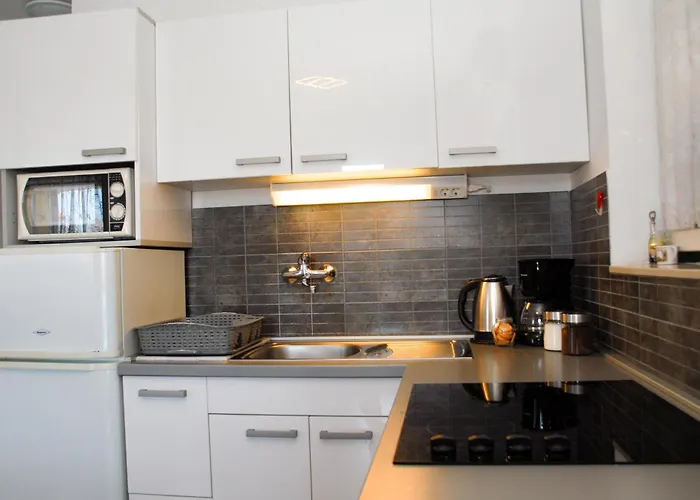 Beachfront Nikol Apartman