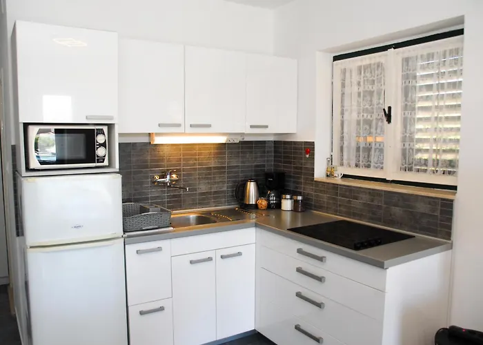 Beachfront Nikol Zaboric