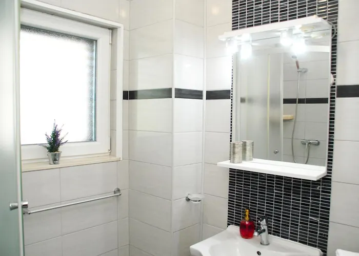 Beachfront Nikol Apartman