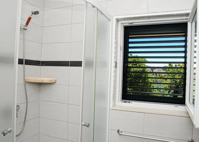 Beachfront Nikol Apartman